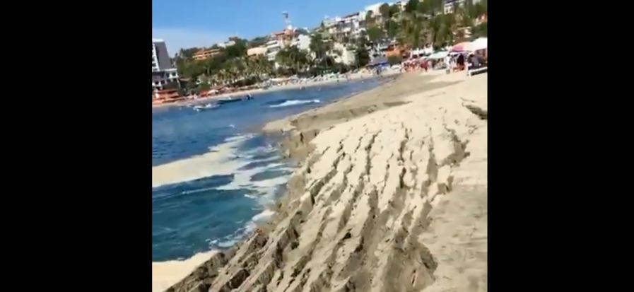(VÍDEO) Captan momento en el que se hunde gran parte de playa en México