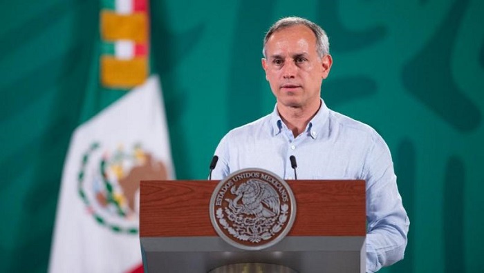 Hugo López-Gatell asiste enfermo a la "mañanera" de AMLO