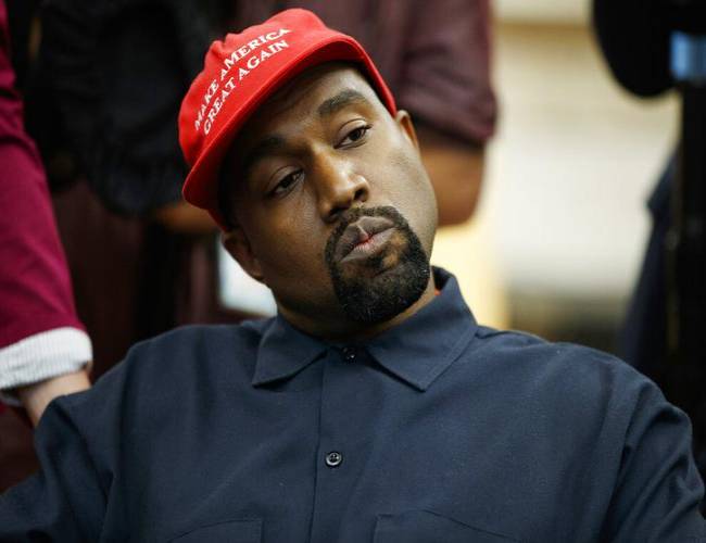(VIDEO) Kanye West es captado comiendo sus propias secreciones