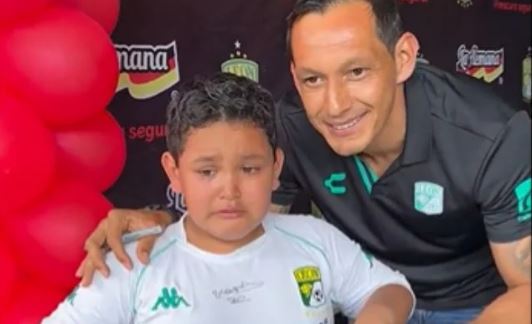 (VÍDEO) Rodolfo Cota hace llorar de emoción a pequeño seguidor del León