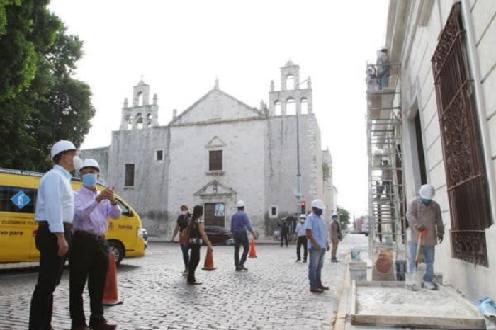 Reanuda Ayuntamiento de Mérida rescate a fachadas del centro