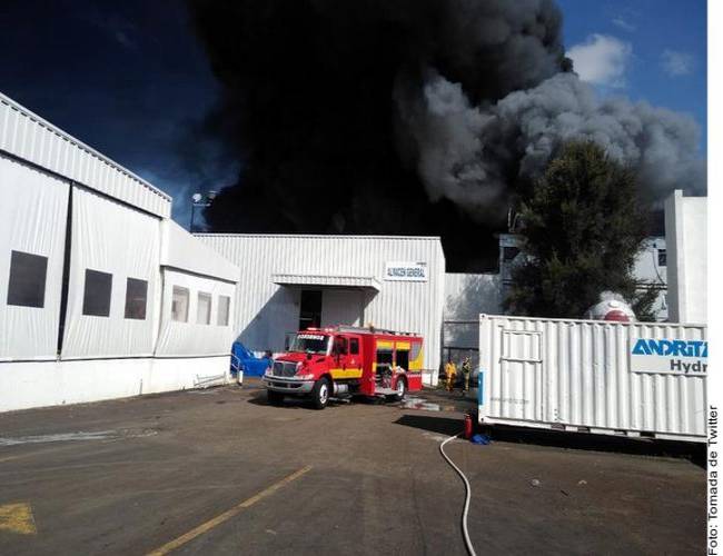 Videos: Reportan incendio en fábrica de Morelia