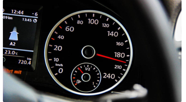 ¿A qué velocidad gasta más gasolina un auto?