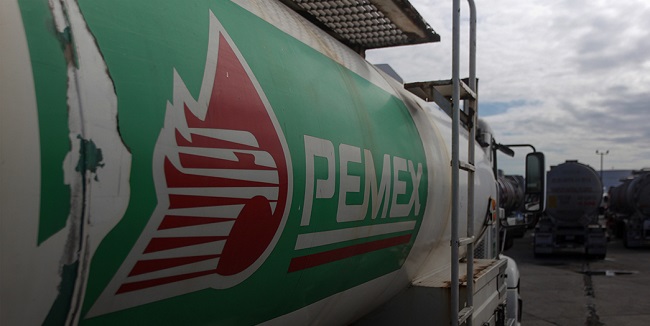 Altos funcionarios de Pemex "metidos en el  huachicol"