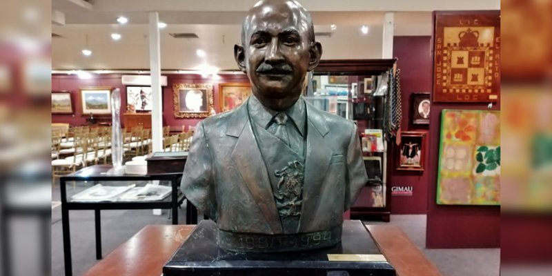 Subastan busto de Carlos Salinas, que era de Colosio, por $150 mil