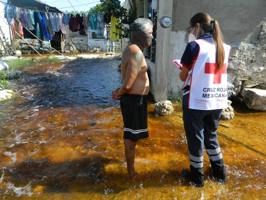 Cruz Roja Yucatán entrega apoyos a familias de Dzilam González