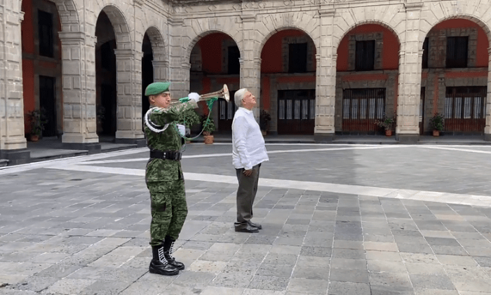 AMLO promete seguir mejorando el sistema de salud pública