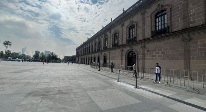 Resguardan Palacio de Nuevo León por evento de AMLO y Sheinbaum