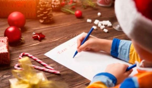 'Quiero más vida para mi mamá', escribe niño a Santa para su madre con cáncer