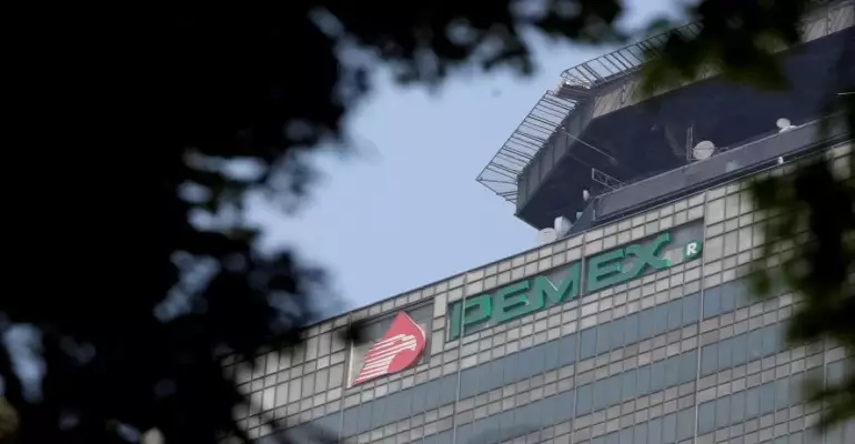 Pemex afila la tijera: despide a 1,952 empleados