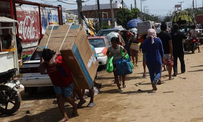 CFE asegura que este lunes o martes "se restablecerá al 100%" el servicio en Guerrero