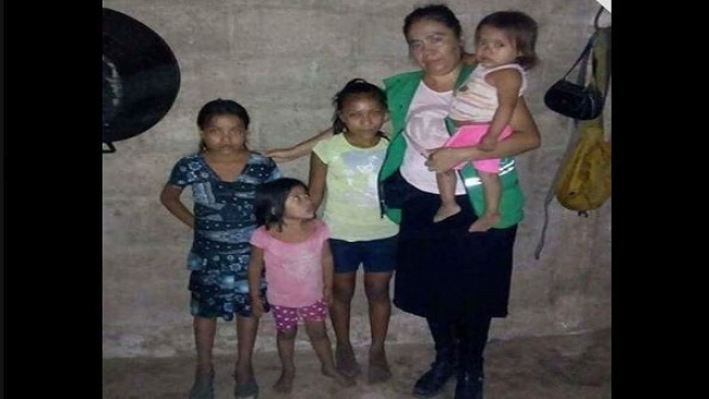 Así la pobreza en Chiapas: Cuatro huérfanas duermen piso de tierra