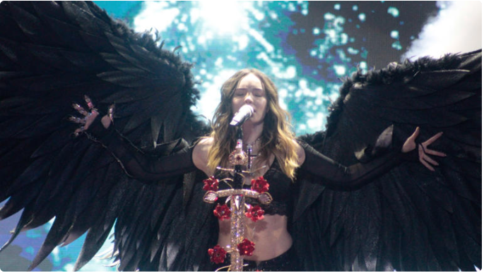 Belinda pone a bailar a fans en la Feria de Puebla 2025 con su amplio repertorio