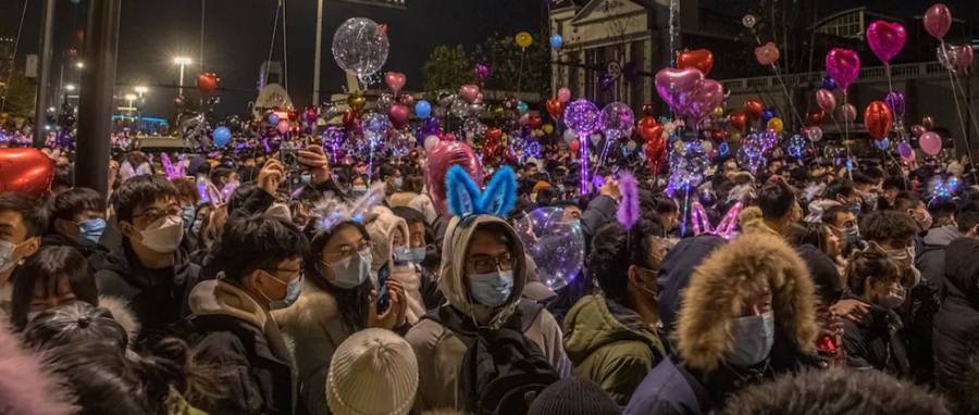 “Tenemos derecho a disfrutar”, dicen Chinos de Wuhan, cuna de la pandemia