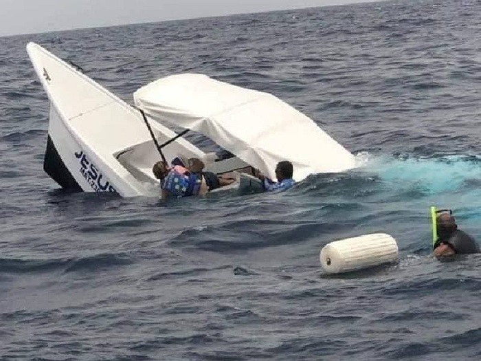 Isla Mujeres: Se hunde embarcación con turistas en zona del tiburón ballena