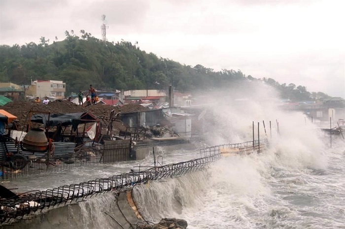 Tifón azota Filipinas mientras intenta contener la pandemia de COVID-19