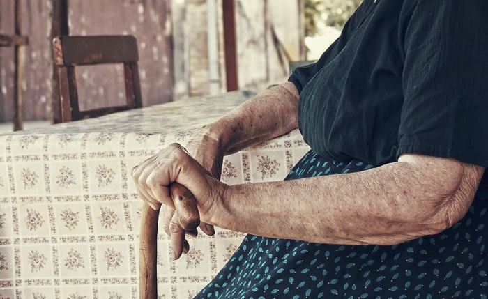 Abuelita de 106 años se vacunó con éxito contra COVID-19