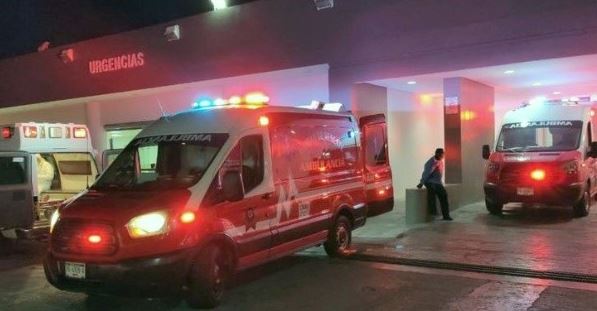 Yucatán: Forman filas ambulancias con enfermos de COVID-19 en hospitales