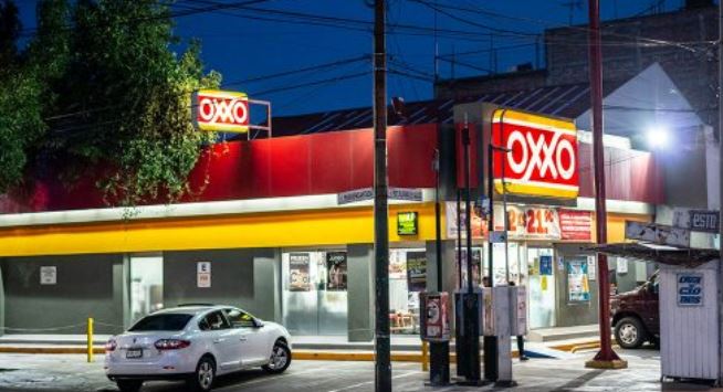Covid frena expansión de Oxxo y causa cierre de tiendas en México