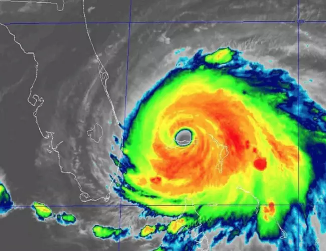 El huracán Dorian acecha ya a Florida