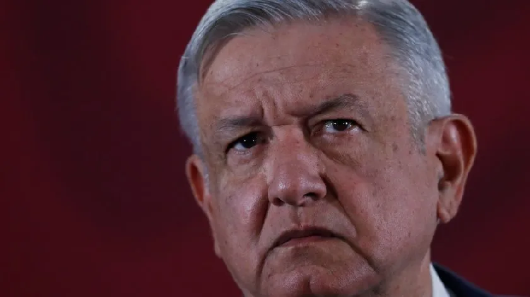 Por coronavirus, saludo de la paz puede ser mental: AMLO