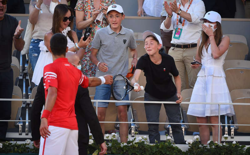 ¡Es mexicano! Niño que recibió raqueta de Djokovic hasta le dio consejos a Nole