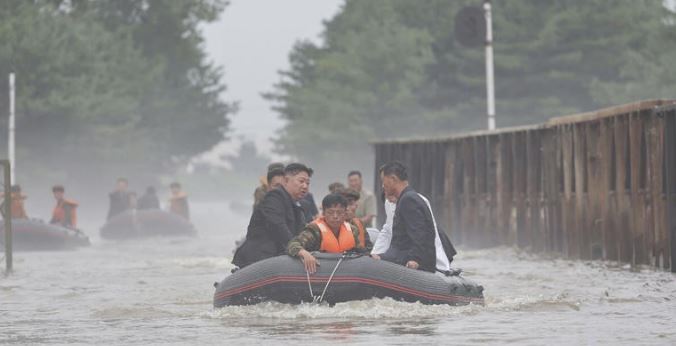 Kim Jong-un manda a ejecutar a 30 funcionarios por inundaciones en Corea del Norte