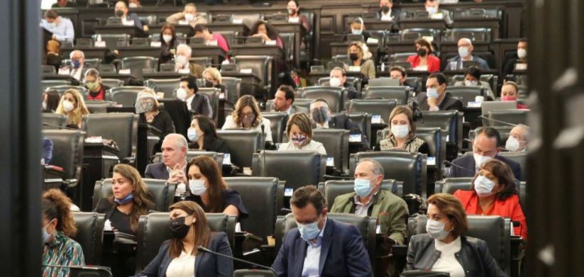 Crónica de un súper contagio en el Senado; 13 horas de encierro con la Covid-19: