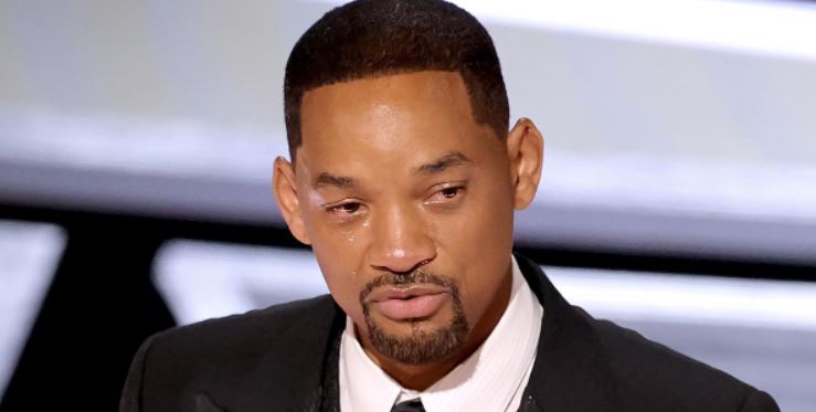 Will Smith renuncia a la Academia tras abofetear a Chris Rock