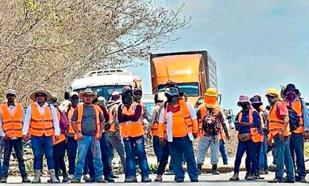 Por malos tratos de ingenieros militares paran 120 trabajadores del Tren Maya