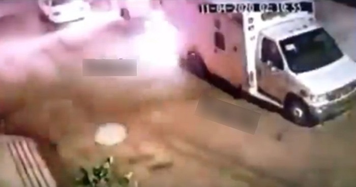 VIDEO: Sujetos incendian dos ambulancias cuando más se necesitan por Covid-19