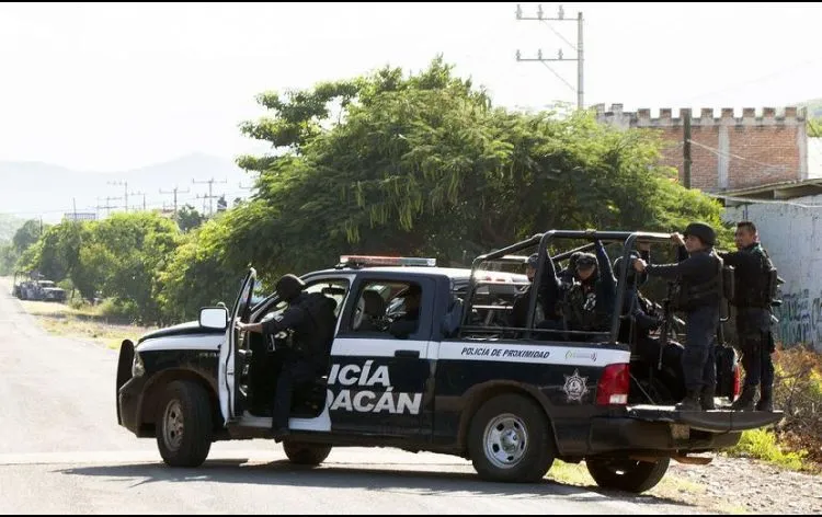 Hallan cuerpos de cinco hombres asesinados a balazos en Michoacán
