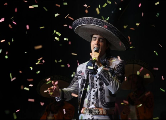 Alex Fernández se prepara para su debut en el palenque tapatío