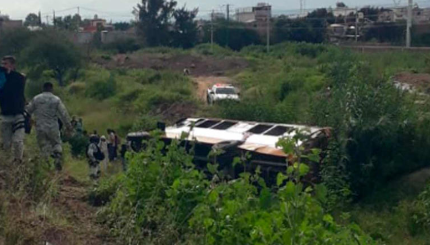 Celaya: Accidente de autobús deja 30 estudiantes lesionados