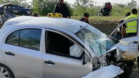 Mérida: Quedó prensado en su auto tras accidentarse en el Periférico