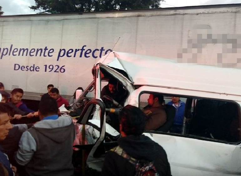 Choque múltiple deja 15 personas heridas en Naucalpan