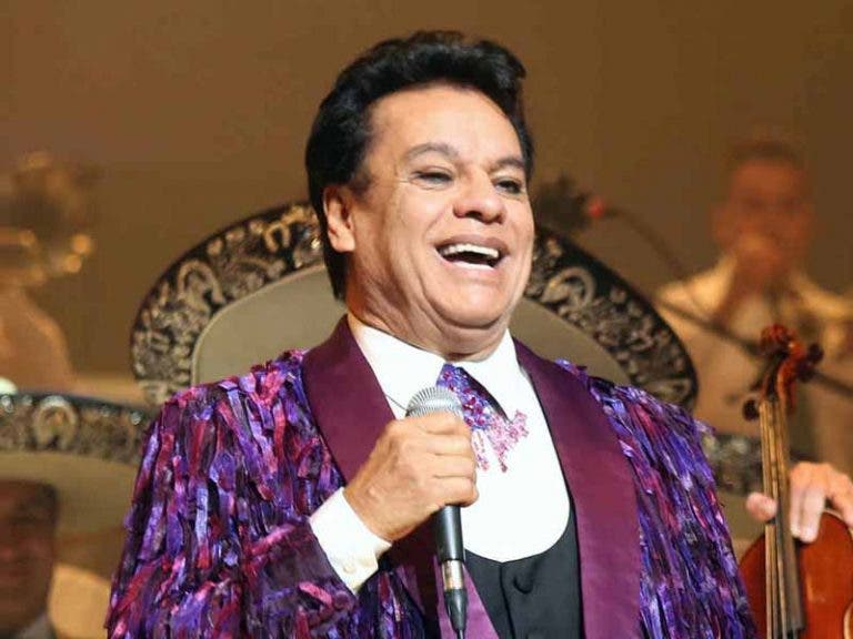 A cuatro años de su muerte, reviven foto de la ‘autopsia’ de Juan Gabriel