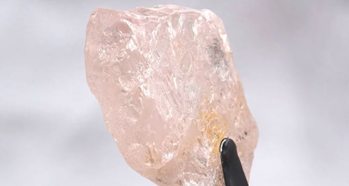 Hallan el diamante rosa más grande en 300 años