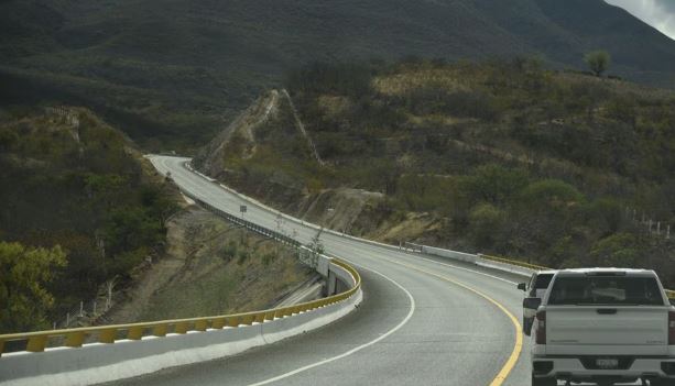 SCTinsiste que carretera Oaxaca-Puerto Escondido está concluida