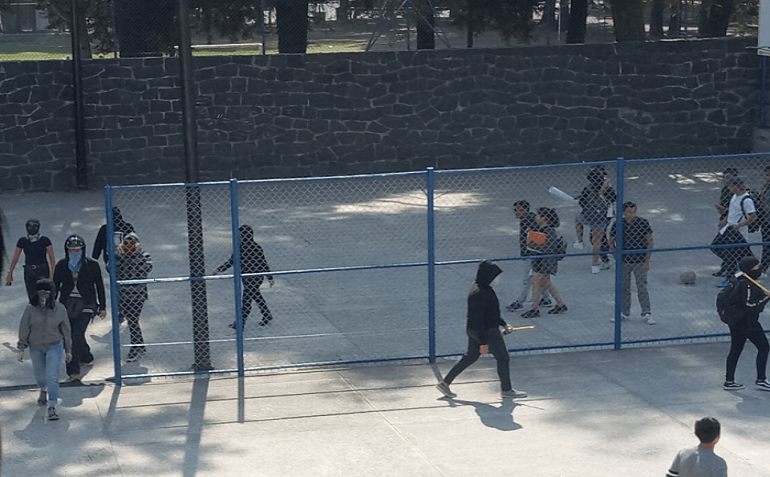 Encapuchados ingresan a instalaciones de la prepa 6, UNAM