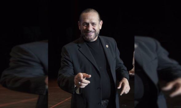 Comediante Teo González es hospitalizado por un infarto