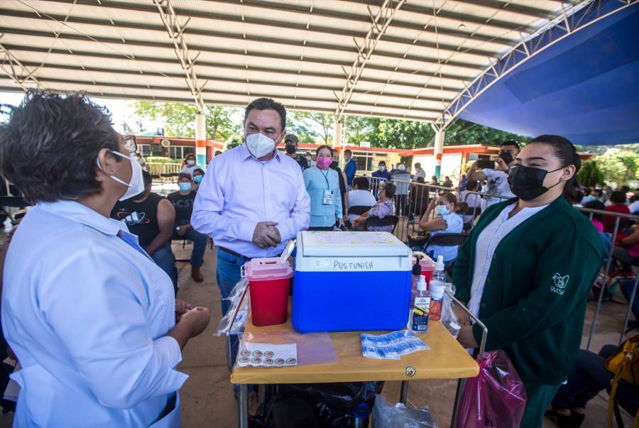 Más de 25 mil trabajadores de la educación de Yucatán reciben la vacuna Moderna