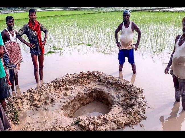 India: Huyen por la caída de un posible meteorito