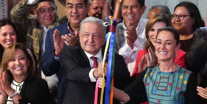 ¿Otra mentira? AMLO dice que comunidad indígena aprobó entrega de bastón de mando