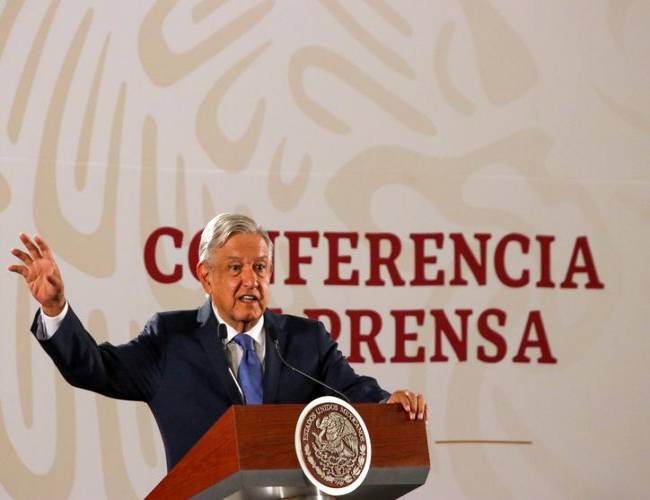 Critica AMLO al FMI, pide que se disculpe con los mexicanos