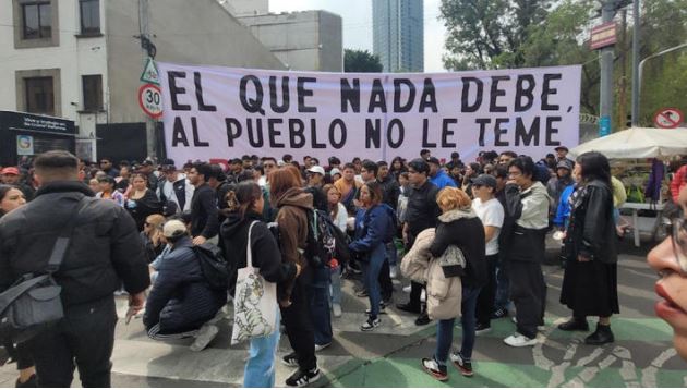 Universitarios se manifiestan afuera del Senado a favor de la Reforma Judicial