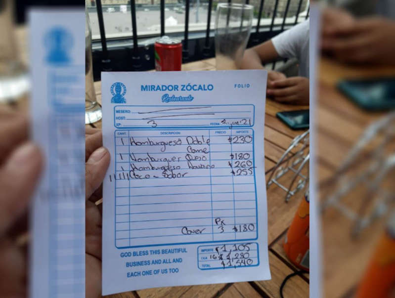 Estafa en restaurante del Zócalo: la obligan a pagar $1,540 por hamburguesas