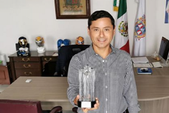 Critican a alcalde de Campeche por inventarse un trofeo sobre transparencia