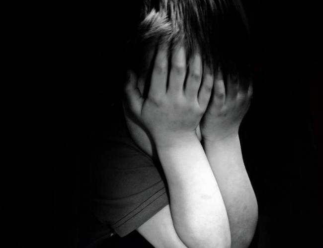 "Niños malos me hicieron algo malo": víctima de abuso en kínder