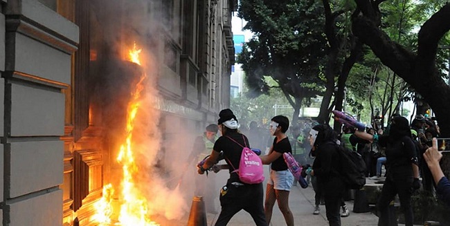 CDMX: Con mujeres policías tratarán de evitar vandalismo en marcha de feministas